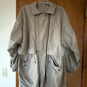 Light weight Windbreaker !